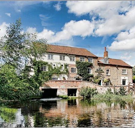 Готель Sculthorpe Mill Фейкенем Екстер'єр фото